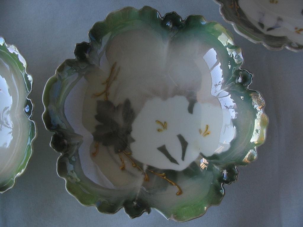 BARGIN: Lovely RS Prussia Lillies Berry Bowl Set, 6 Pieces BARGIN: Lovely RS Prussia Lillies Berry Bowl Set, 6 Pieces