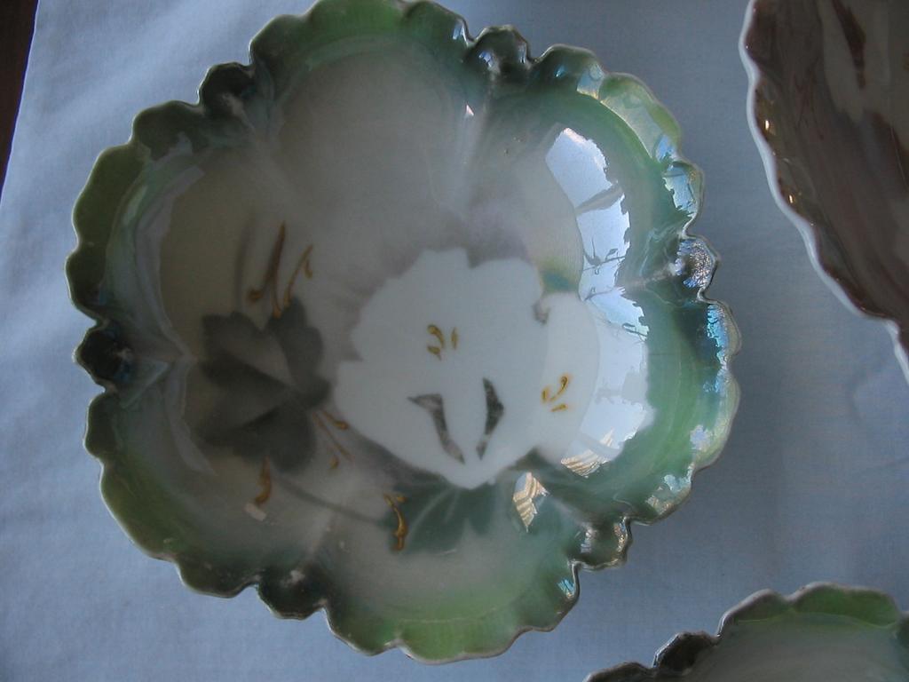 BARGIN: Lovely RS Prussia Lillies Berry Bowl Set, 6 Pieces BARGIN: Lovely RS Prussia Lillies Berry Bowl Set, 6 Pieces