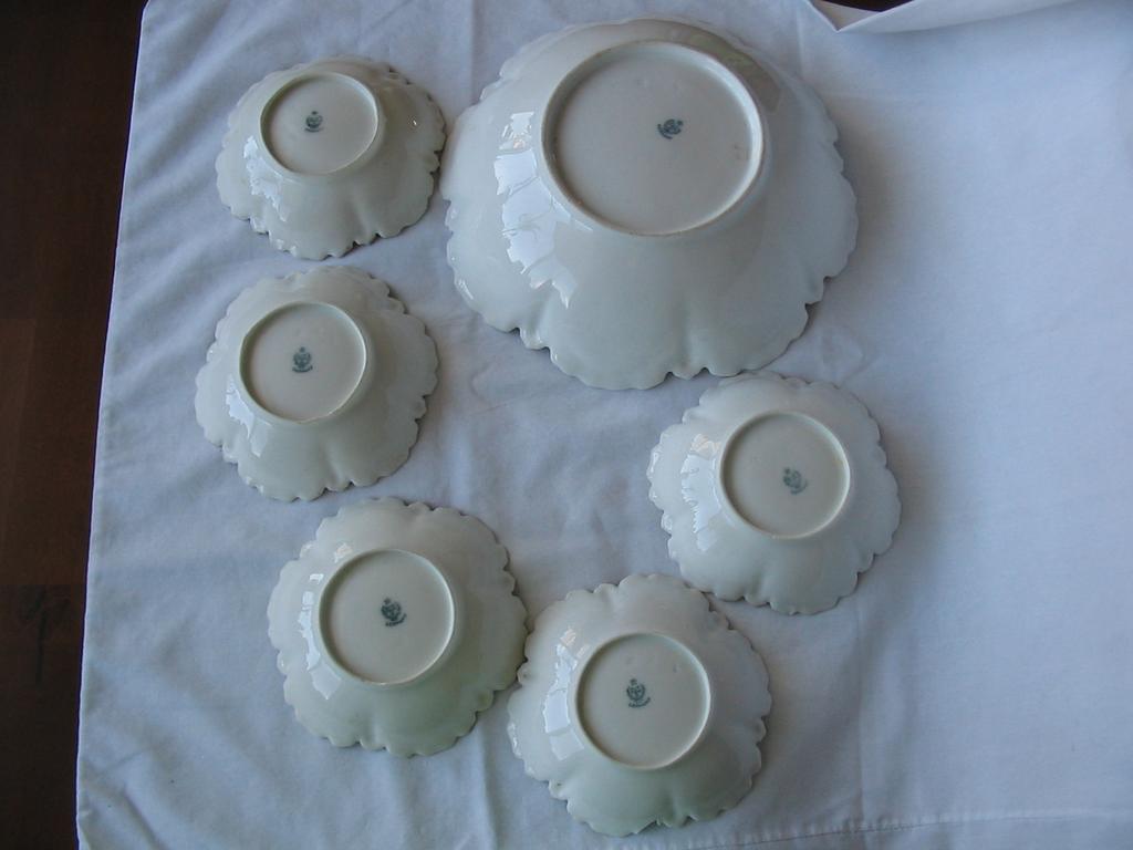BARGIN: Lovely RS Prussia Lillies Berry Bowl Set, 6 Pieces BARGIN: Lovely RS Prussia Lillies Berry Bowl Set, 6 Pieces
