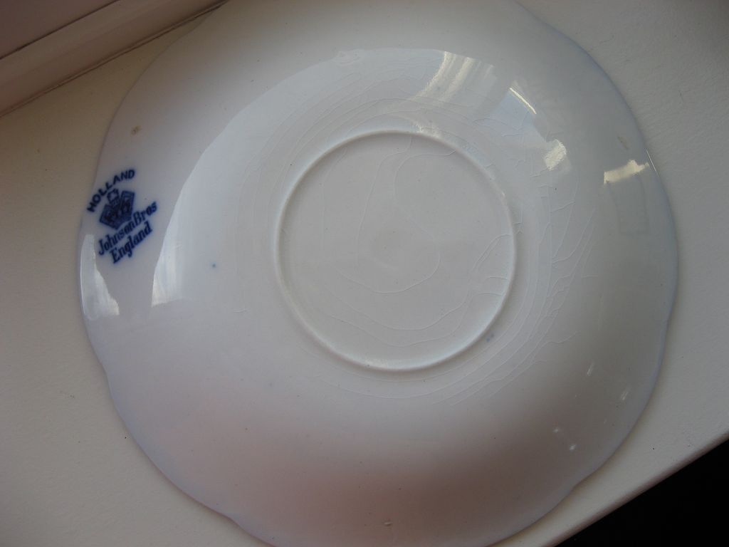 Flow Blue Holland Saucer by Johnson Bros. MINT Flow Blue Holland Saucer by Johnson Bros. MINT