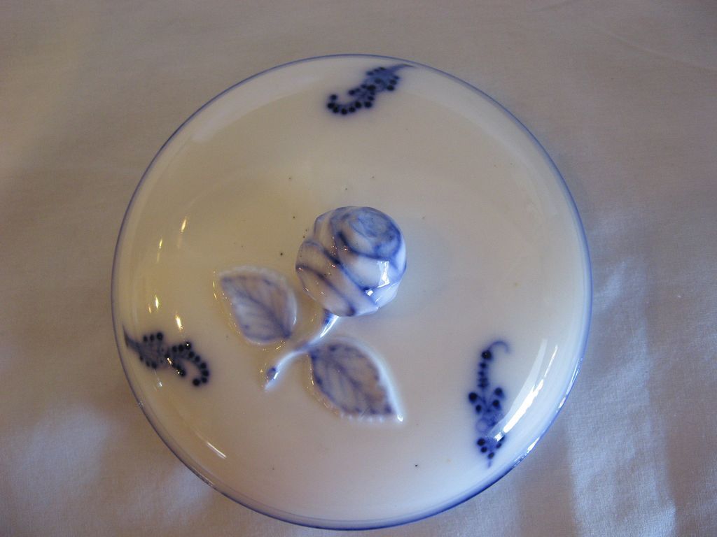 Meissen Covered Bowl & Attached Underplate Meissen Covered Bowl & Attached Underplate