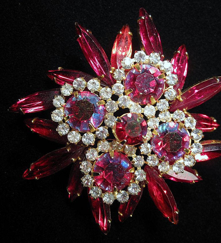Lovely Vtg Juliana AB & Ruby Red RS Brooch/Pin Lovely Vtg Juliana AB & Ruby Red RS Brooch/Pin