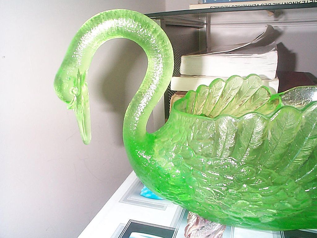 Signed Large Cambridge Glass Light Green Swan C. 1928-1933 Signed Large Cambridge Glass Light Green Swan C. 1928-1933