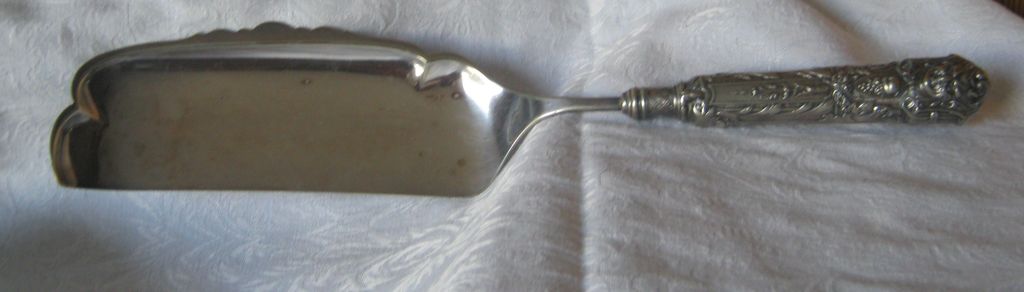 Reed & Barton 1886 Silverplate Renaissance Crumber Reed & Barton 1886 Silverplate Renaissance Crumber