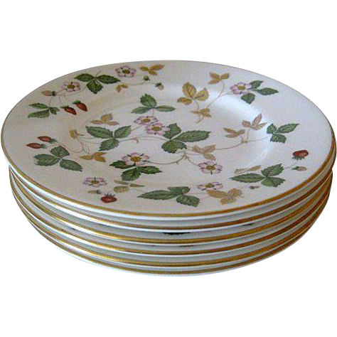 Six (6) Wedgwood Bread & Butter Plates - Wild Strawberry Six (6) Wedgwood Bread & Butter Plates - Wild Strawberry