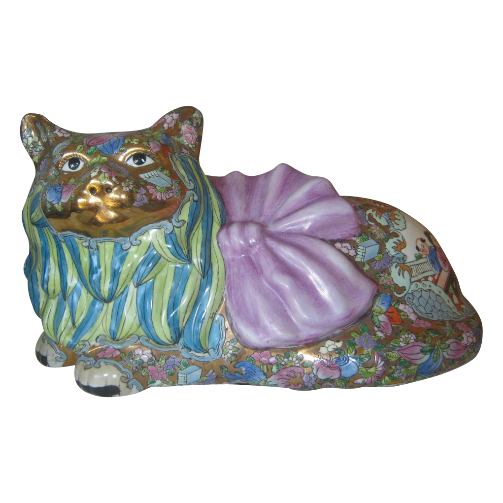 Vintage Porcelain Cat in the Family Rose Style With Figural Chinese Figures Vintage Porcelain Cat in the Family Rose Style With Figural Chinese Figures
