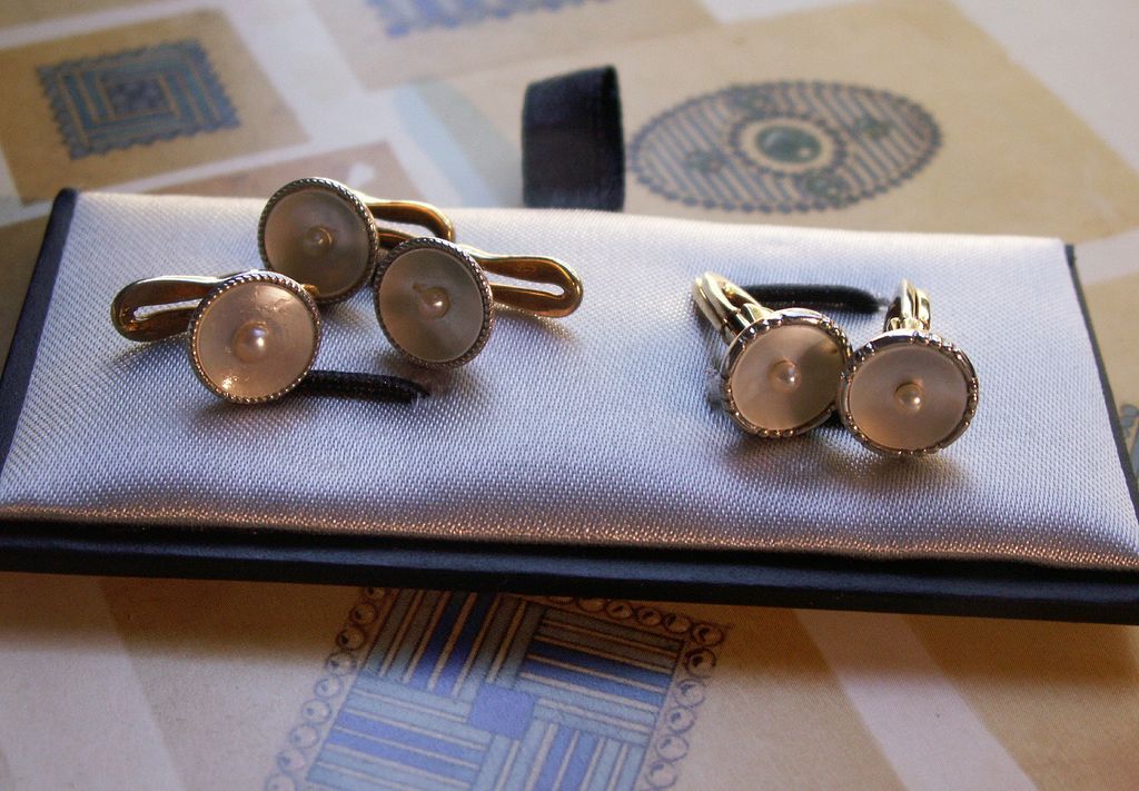 European Unisex 14kt Gold Cultured Pearl Cufflinks & Studs European Unisex 14kt Gold Cultured Pearl Cufflinks & Studs