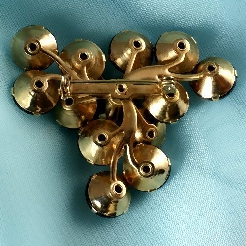 Lovely rhinestone large brooch and clip on earrings set deep red and pink stones gold tone Lovely rhinestone large brooch and clip on earrings set deep red and pink stones gold tone