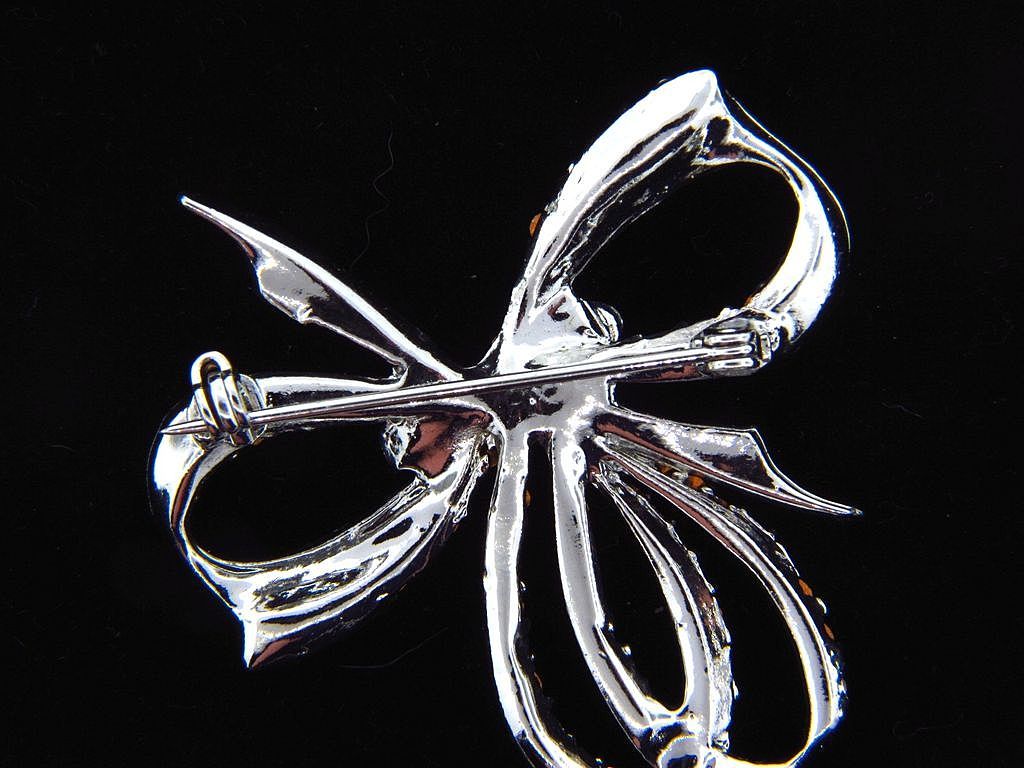 Lovely bow brooch with bright clear rhinestones Lovely bow brooch with bright clear rhinestones