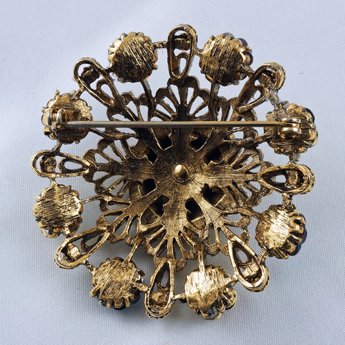Large domed brooch with beautiful Marguerite stones in a deep blue nice Large domed brooch with beautiful Marguerite stones in a deep blue nice