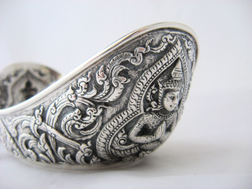 Sena Sterling Siamese Repousse Deva Boat Dish Sena Sterling Siamese Repousse Deva Boat Dish