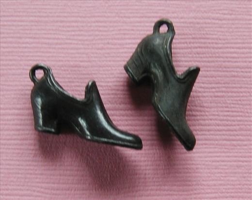 1910s-20s Hood Rubbers High Heel Over-Shoe 2 Charms 1910s-20s Hood Rubbers High Heel Over-Shoe 2 Charms