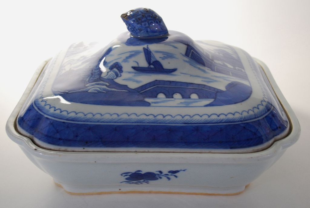 Antique: Canton Covered Vegetable Dish, Porcelain Antique: Canton Covered Vegetable Dish, Porcelain