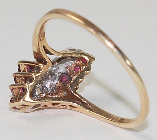 Vintage Ladies Ruby / Diamond Ring, 10K Gold Vintage Ladies Ruby / Diamond Ring, 10K Gold
