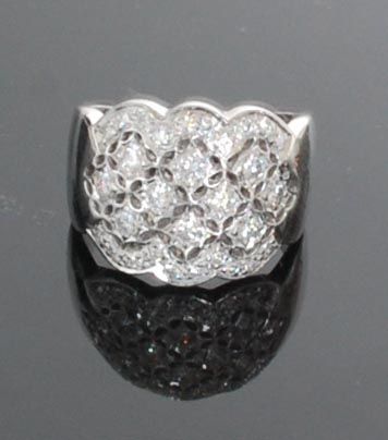 18K Ladies White Gold Band with 20 Diamonds, Vintage 18K Ladies White Gold Band with 20 Diamonds, Vintage