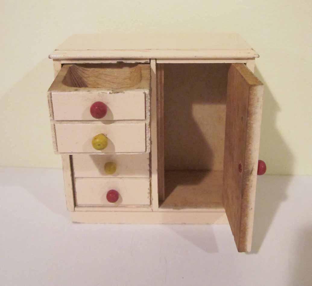 Strombecker 1" Child's Room Wardrobe Dollhouse Furniture Strombecker 1" Child's Room Wardrobe Dollhouse Furniture