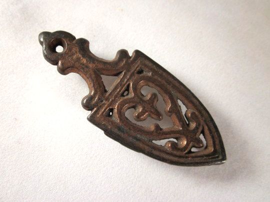 Cast Iron Mini Trivet Dollhouse Accessory Cast Iron Mini Trivet Dollhouse Accessory