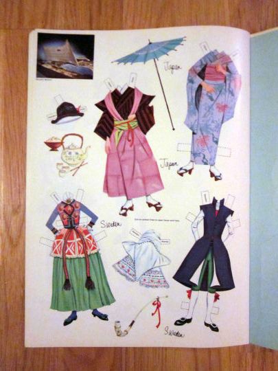 New York 1964 World's Fair Singer Paper Doll's Uncut New York 1964 World's Fair Singer Paper Doll's Uncut
