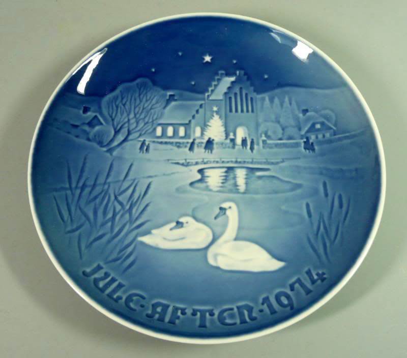 1974 Christmas Plate by Bing & Grondahl Copenhagen Porcelain In Original Box 1974 Christmas Plate by Bing & Grondahl Copenhagen Porcelain In Original Box