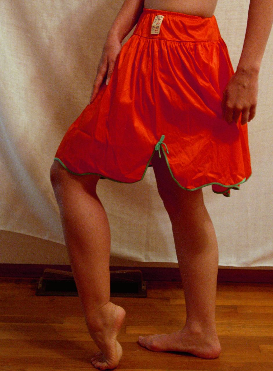 Vintage 1960 Youth Form Orange Taffeta Half Slip Size Small NEW NWT NOS Vintage 1960 Youth Form Orange Taffeta Half Slip Size Small NEW NWT NOS