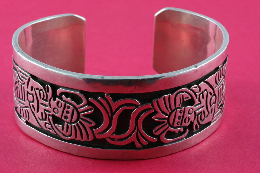 Vintage Los Ballesteros Pre-Colombian Style Niello on Sterling Silver Cuff Bracelet Vintage Los Ballesteros Pre-Colombian Style Niello on Sterling Silver Cuff Bracelet