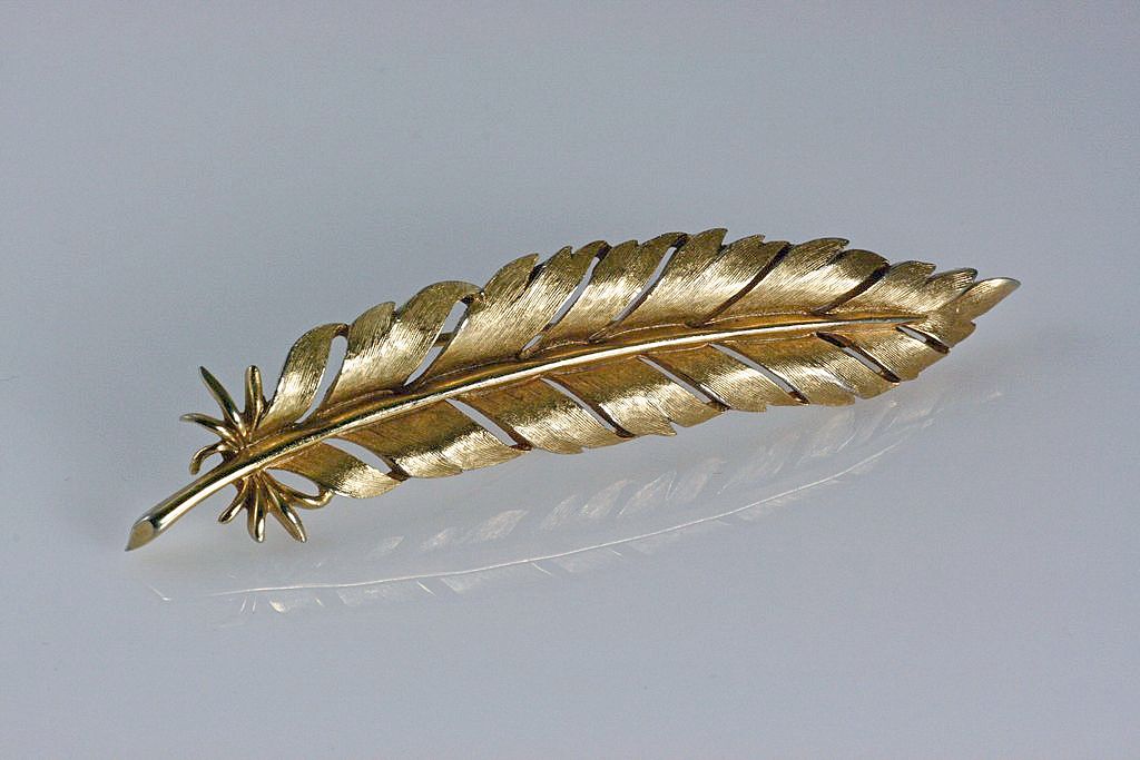 Vintage 1960's Crown Trifari Feather Brooch Pin~Book Piece Vintage 1960's Crown Trifari Feather Brooch Pin~Book Piece