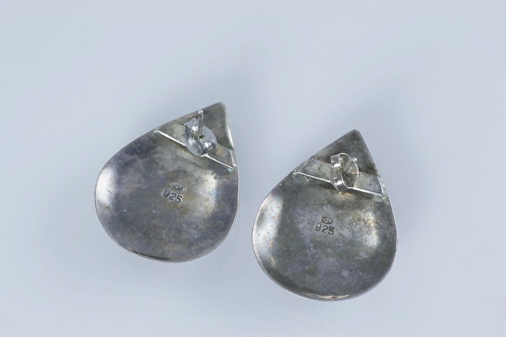 Vintage Sterling Silver Teardrop Earrings with Inset Lapis Colored Stone Earrings Vintage Sterling Silver Teardrop Earrings with Inset Lapis Colored Stone Earrings