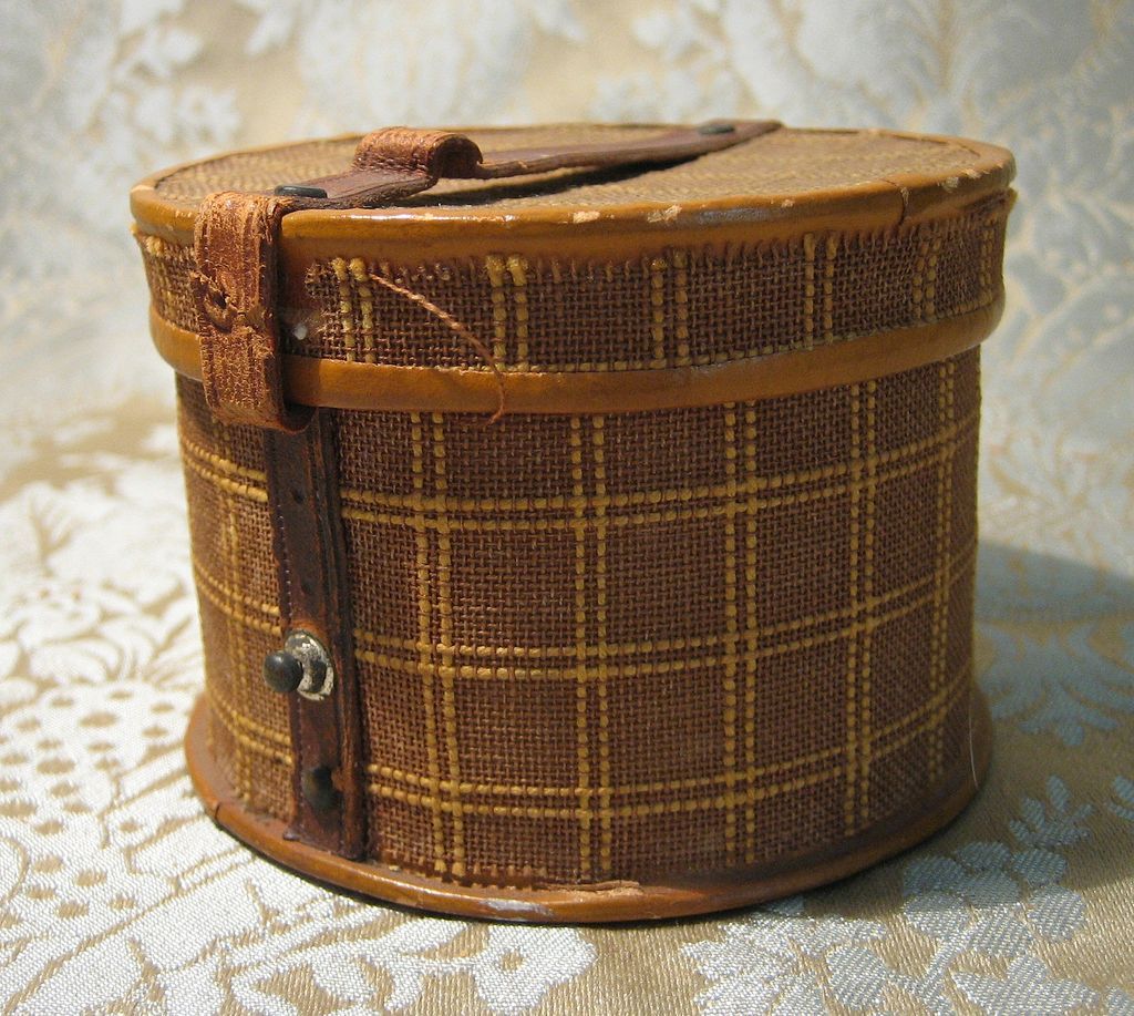 Adorable Antique Hatbox for French Fashion Adorable Antique Hatbox for French Fashion