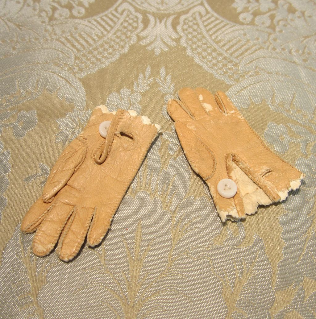 Tiny Buff Leather Kid Gloves W/ Pinked Edges for French Fashion from