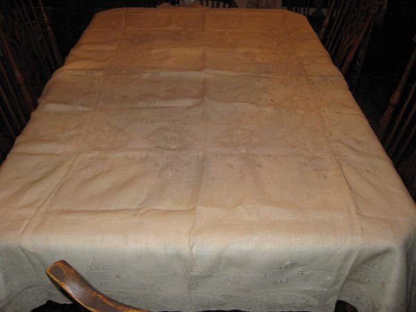 B1693 Vintage tablecloth cutwork lace and napkins B1693 Vintage tablecloth cutwork lace and napkins