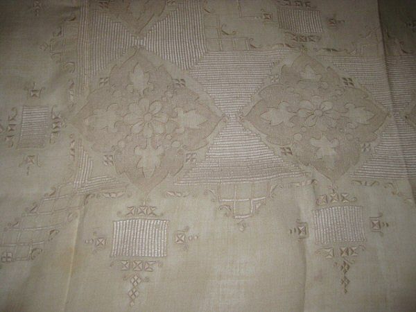 B1693 Vintage tablecloth cutwork lace and napkins B1693 Vintage tablecloth cutwork lace and napkins