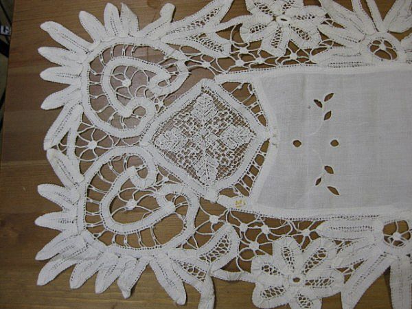 R137 era: table Antique Battenberg   Victorian  runner lace B2002 table runners victorian