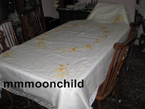 B1831 Vintage tablecloth cotton organdy w Leaf applique B1831 Vintage tablecloth cotton organdy w Leaf applique