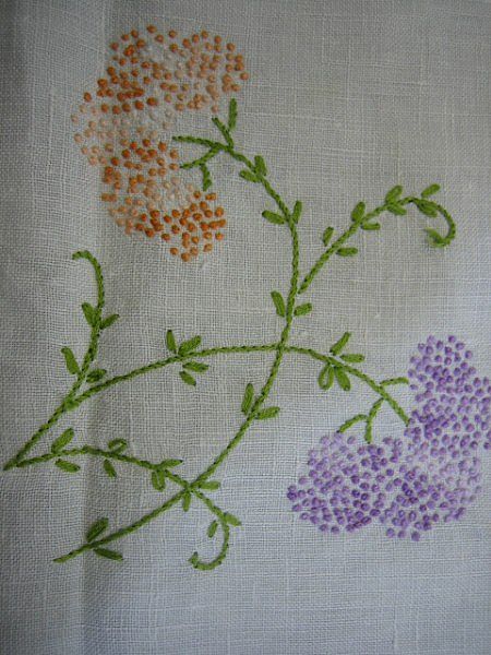 Vintage table runner linen w embroidery Vintage table runner linen w embroidery