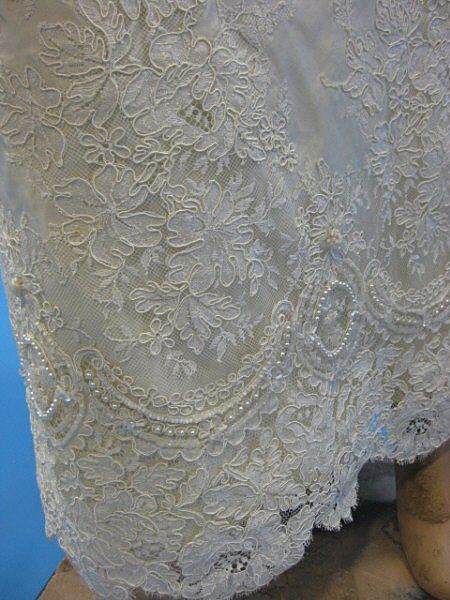 B2523 Vintage Wedding gown silk alonquin lace 1960s B2523 Vintage Wedding gown silk alonquin lace 1960s