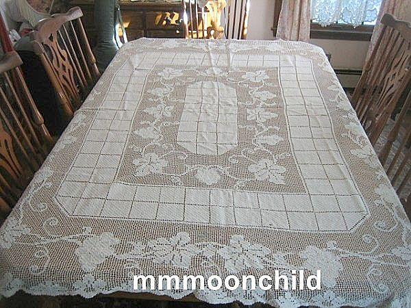 B910 Vintage tablecloth Filet lace handmade 64X84 B910 Vintage tablecloth Filet lace handmade 64X84