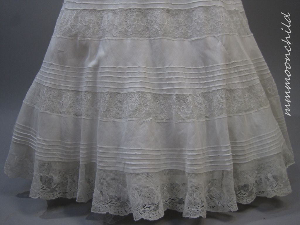 Antique Victorian Cotton and lace Petticoat HM11 Antique Victorian Cotton and lace Petticoat HM11
