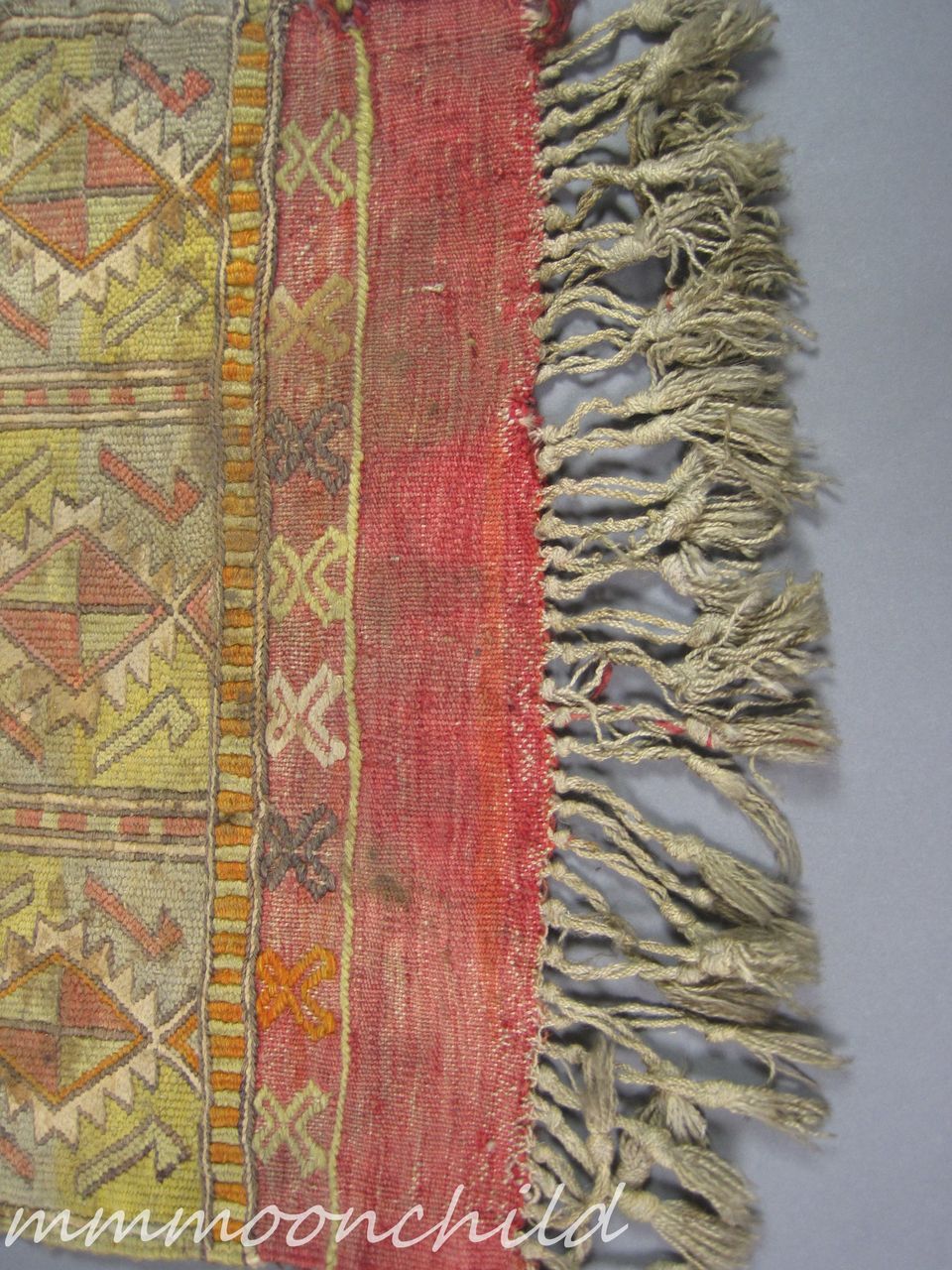 Vintage Collectible Hand woven Throw Rug HM31 Vintage Collectible Hand woven Throw Rug HM31