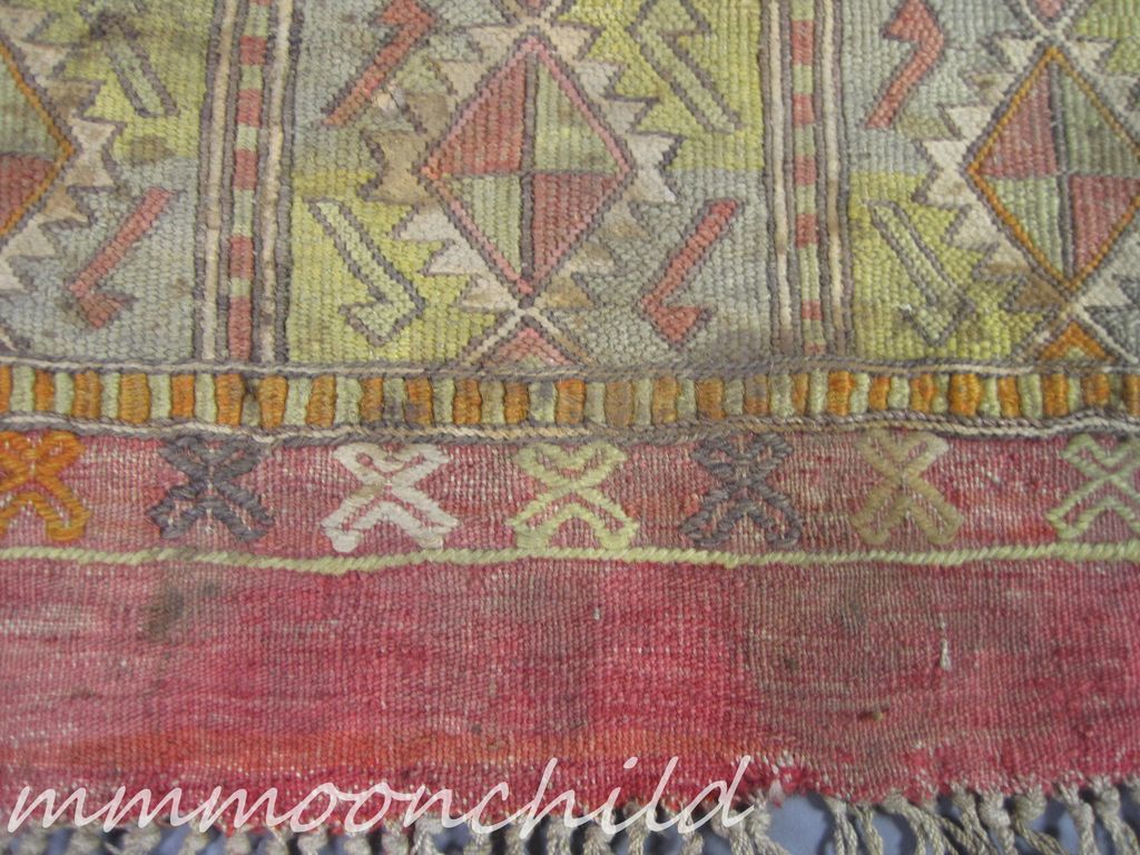 Vintage Collectible Hand woven Throw Rug HM31 Vintage Collectible Hand woven Throw Rug HM31