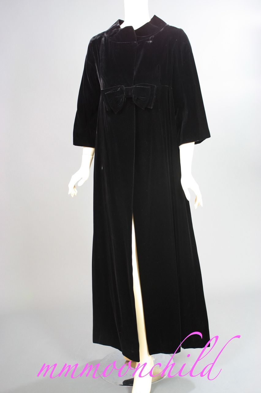 Vintage black velvet evening coat 1950s Vintage black velvet evening coat 1950s