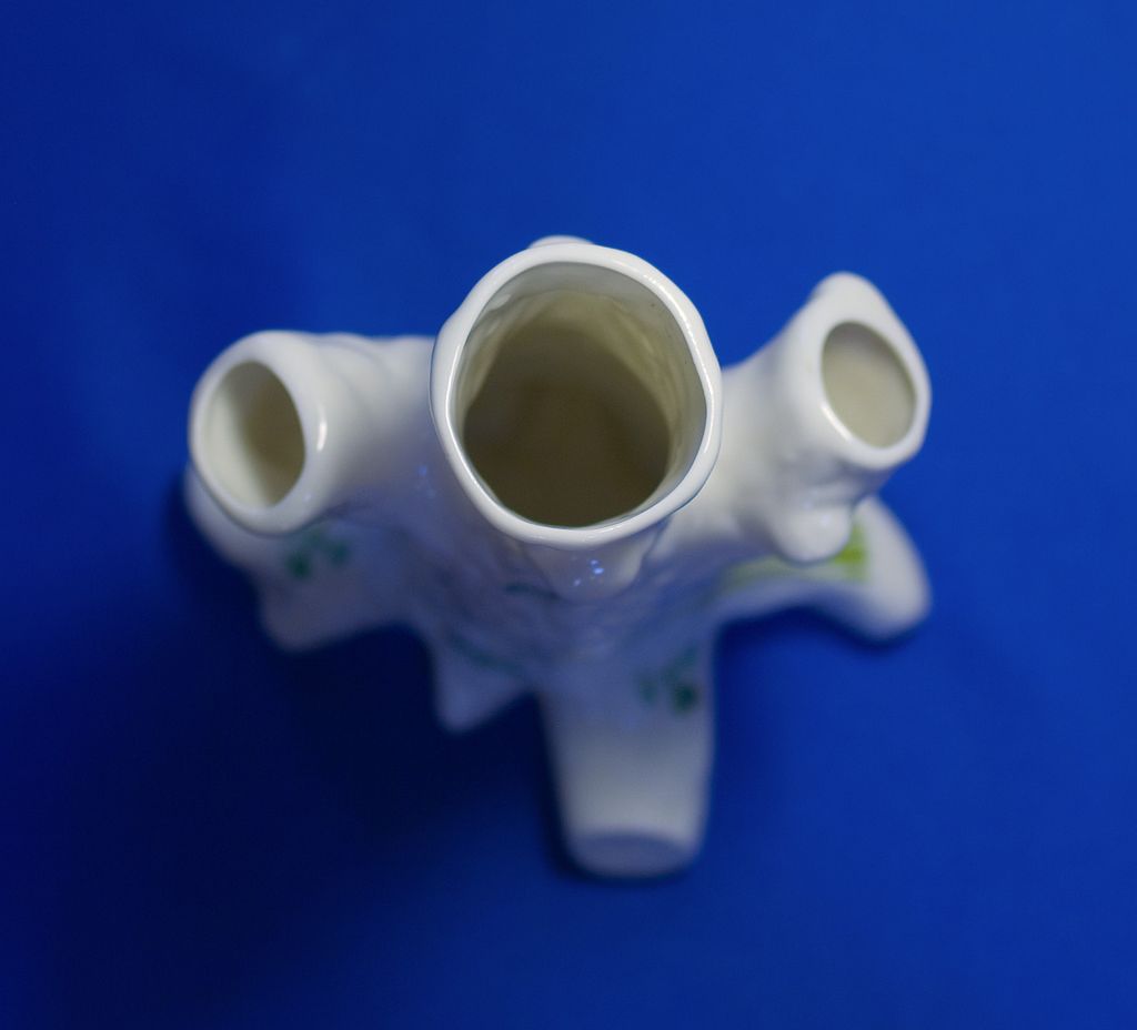 Belleek Shamrock Trunk Spill/Vase, Third Green Mark, Mint Condition Belleek Shamrock Trunk Spill/Vase, Third Green Mark, Mint Condition