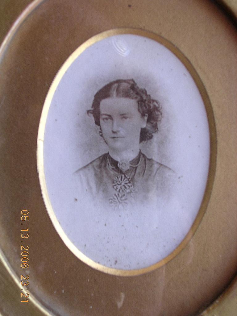 Lovely Little Victorian Plaster & Wood Frame & Ambrotype Picture Lovely Little Victorian Plaster & Wood Frame & Ambrotype Picture