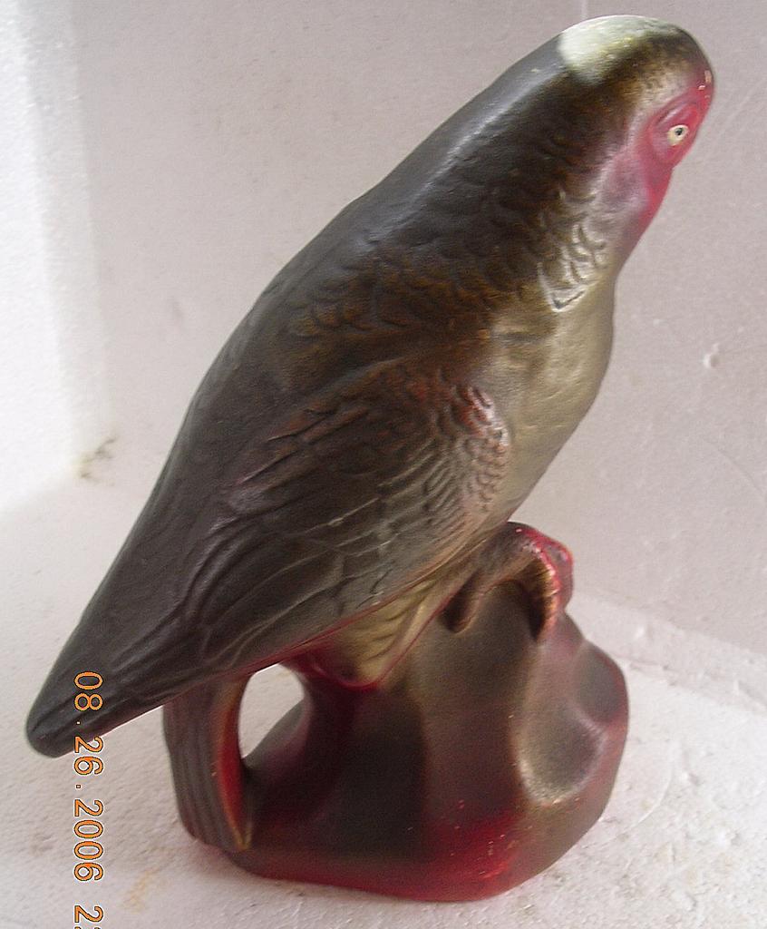 A pair of Vintage New Zealand Native KEA Parrots A pair of Vintage New Zealand Native KEA Parrots