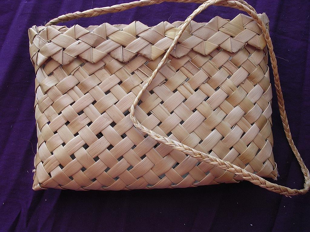 Vintage Pacific Islands Woven Flax KETE or Handbag / Purse Vintage Pacific Islands Woven Flax KETE or Handbag / Purse
