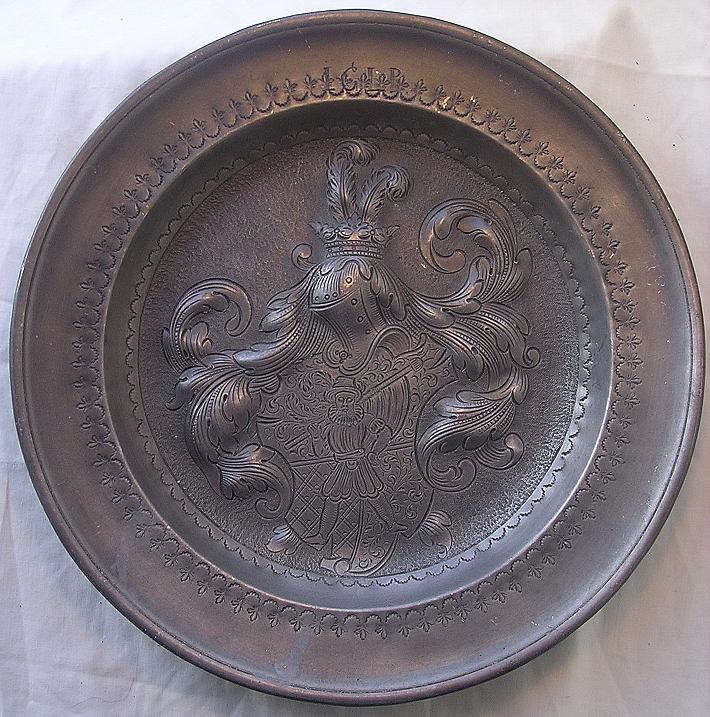 Large 18th Century PEWTER PLATE With Heraldic Crest in Repousse Large 18th Century PEWTER PLATE With Heraldic Crest in Repousse