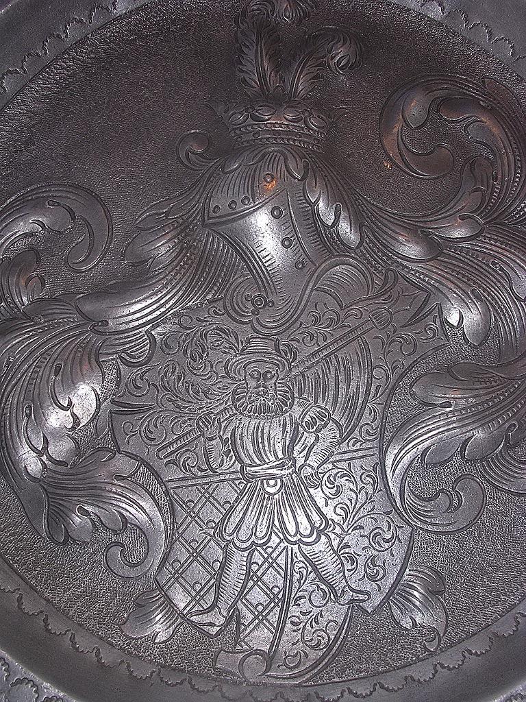 Large 18th Century PEWTER PLATE With Heraldic Crest in Repousse Large 18th Century PEWTER PLATE With Heraldic Crest in Repousse