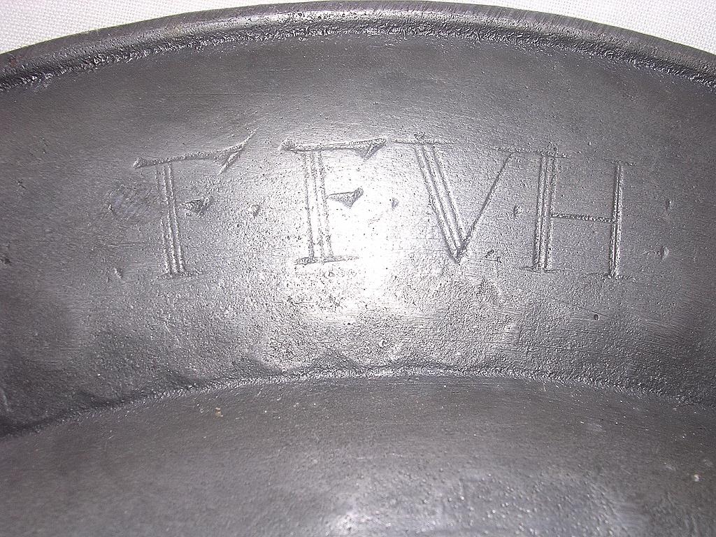 Large 18th Century PEWTER PLATE With Heraldic Crest in Repousse Large 18th Century PEWTER PLATE With Heraldic Crest in Repousse