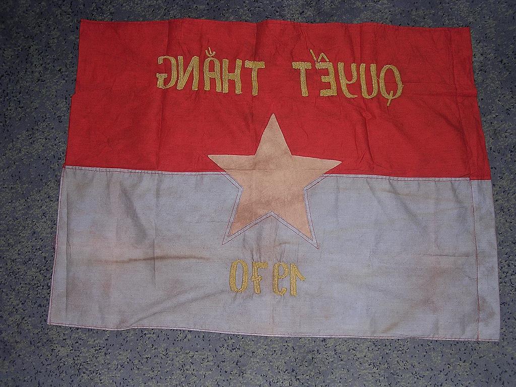 Vietnam War - Rare VIET CONG Flag 'Quyet Thang' 1970 Vietnam War - Rare VIET CONG Flag 'Quyet Thang' 1970