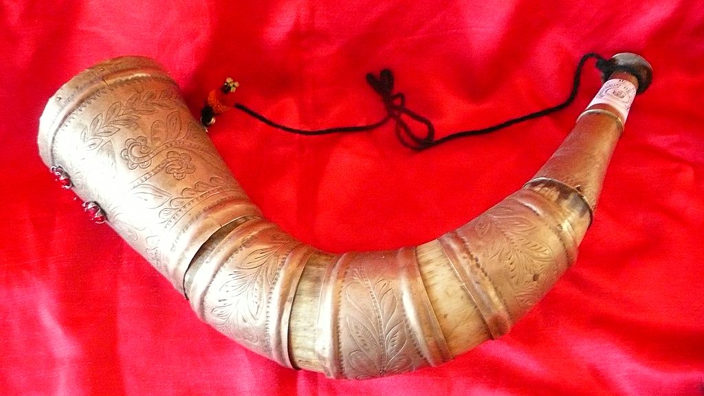 Rare Bolivian Bullfighter's Decorated Bulls Horn Trophy Rare Bolivian Bullfighter's Decorated Bulls Horn Trophy