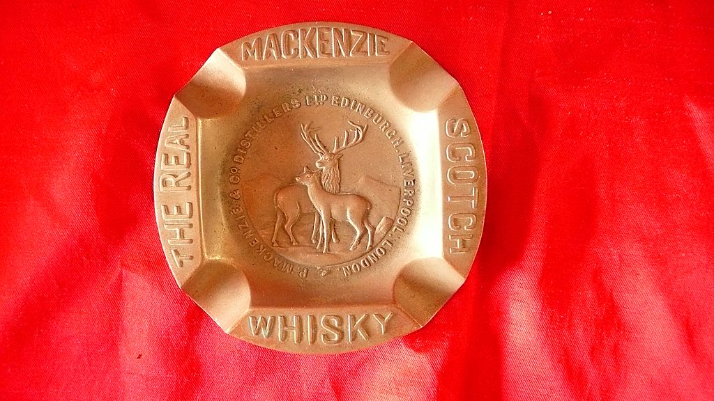 'The Real McKenzie Scotch Whisky' Advertising Ashtray 'The Real McKenzie Scotch Whisky' Advertising Ashtray